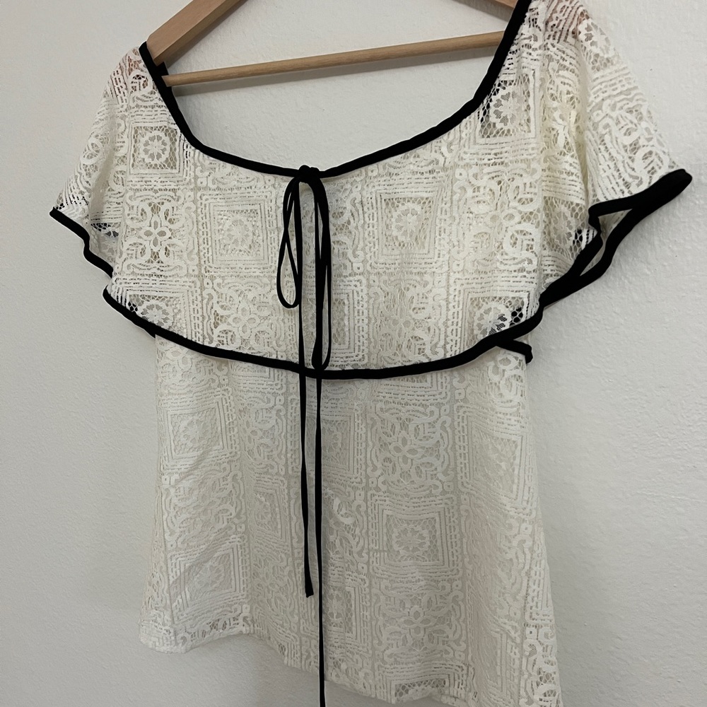 Cute white laced top with black lining